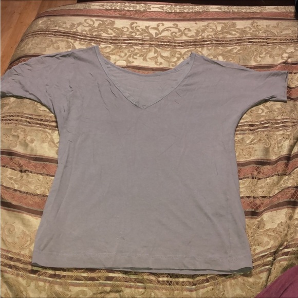 Tops - Deep vneck t-shirt